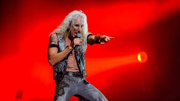 A photo of Twisted Sister.